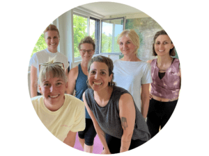 Pilates Ausbildung Feedback. Aida Witt und eine kleine Gruppe der Teilnehmerinnen von Juni 2024.